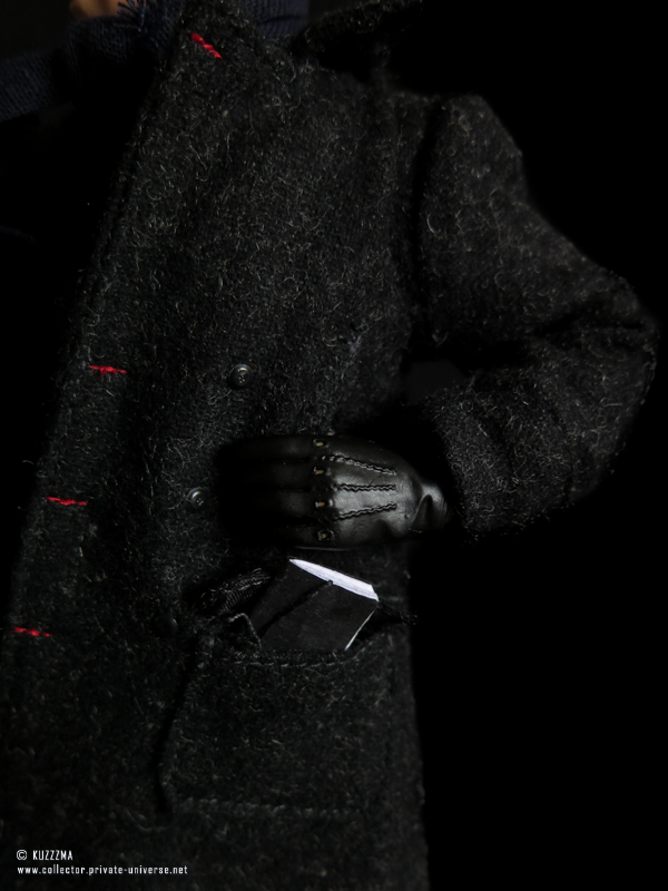 Sherlock Holmes: Coat pockets
